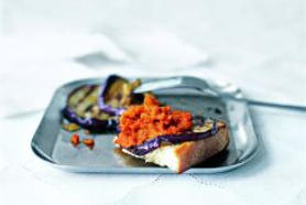 Auberginen an Romesco-Sauce